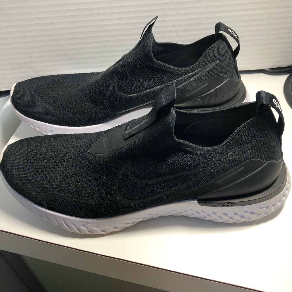 Nike Black Epic Phantom React Flyknit Slip-On Shoes with White Sole Sz 8